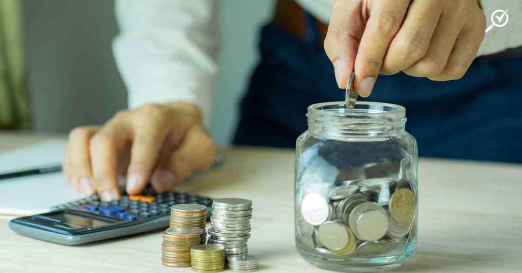 절약아며 저축하는모습